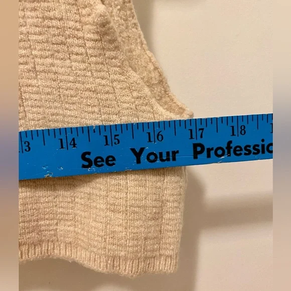 Free People Wool Blend Crew Neck Cropped Sweater Vest Tan Cream Oatmeal Large - Picture 7 of 7